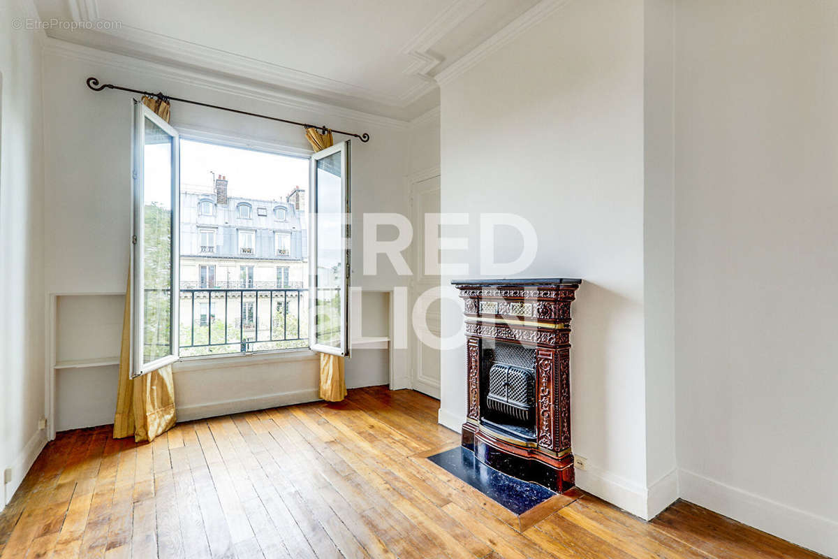 Appartement à PARIS-14E