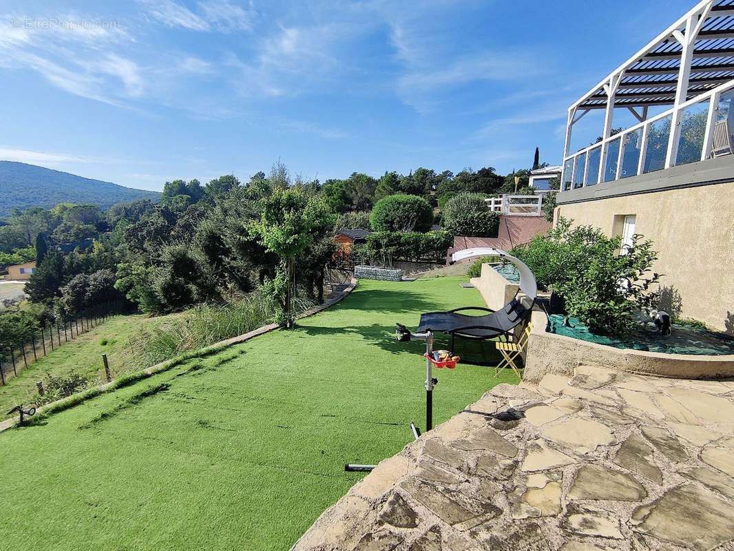 Maison à ROQUEBRUNE-SUR-ARGENS