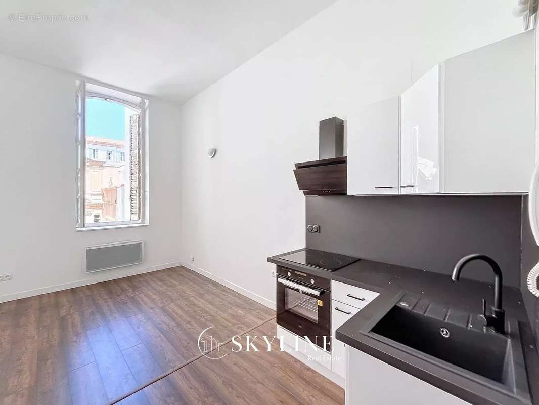 Appartement à MARSEILLE-1E