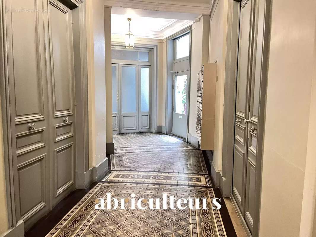 Appartement à PARIS-1E