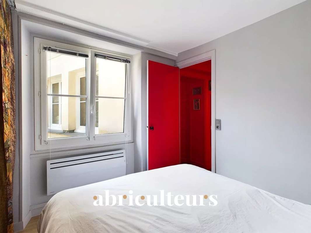 Appartement à PARIS-1E