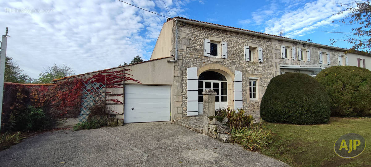 Maison à BERNEUIL