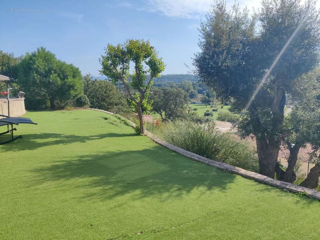 Maison à ROQUEBRUNE-SUR-ARGENS