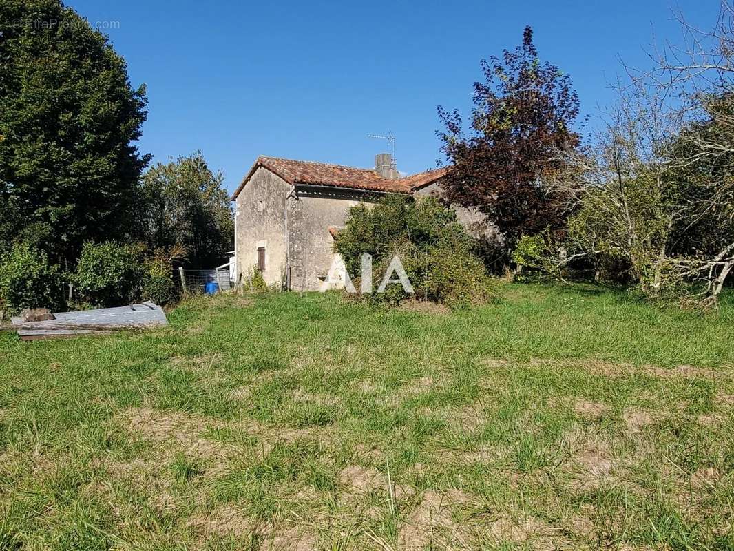 Maison à BIOUSSAC