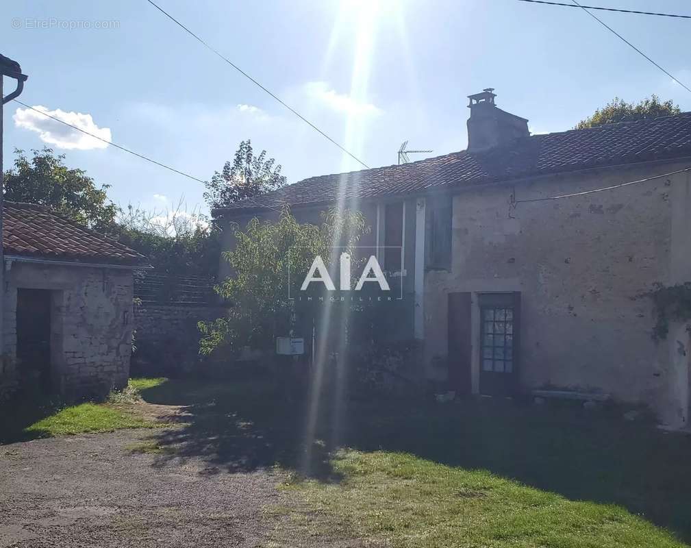 Maison à BIOUSSAC