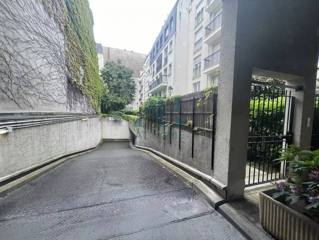 Parking à PARIS-10E