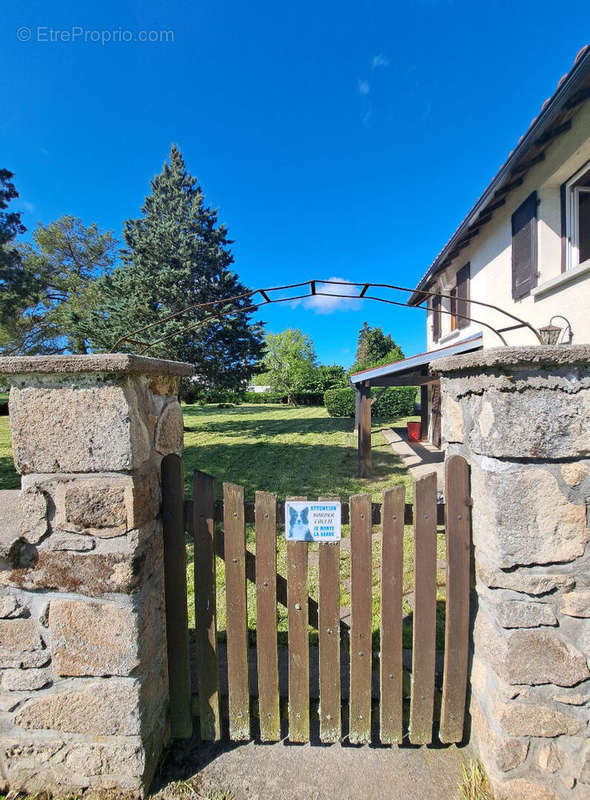 Maison à SAINT-PRIEST-DES-CHAMPS