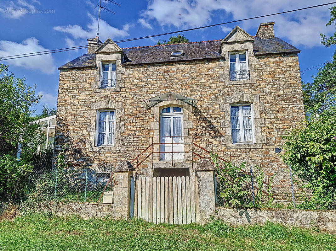 Maison à LE ROC-SAINT-ANDRE