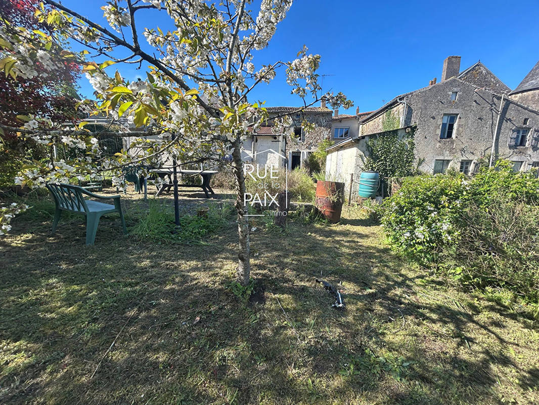 Maison à MENIGOUTE