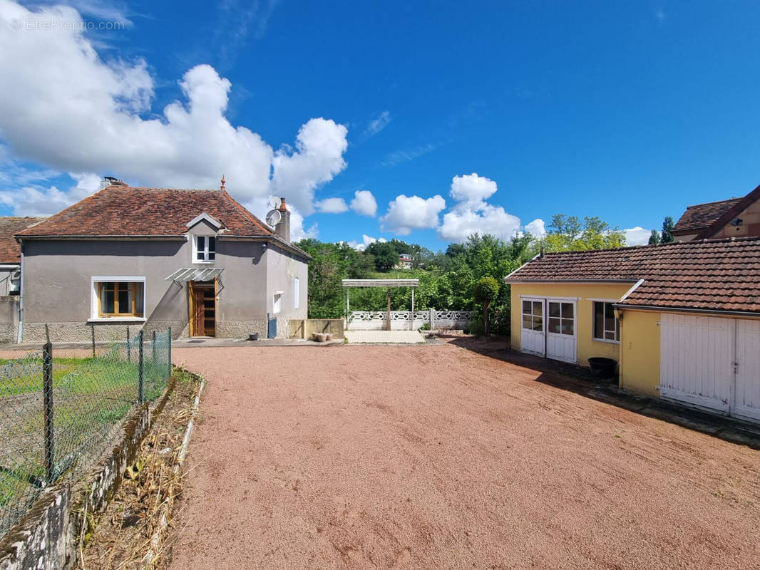 Maison à VENDENESSE-SUR-ARROUX