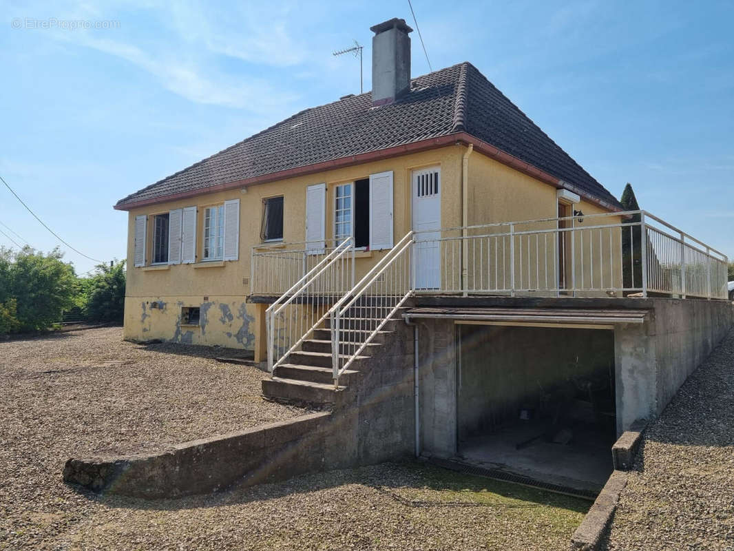 Maison à VENDENESSE-SUR-ARROUX