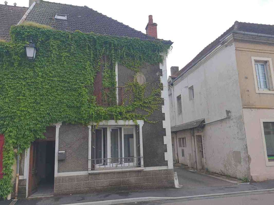 Maison à TOULON-SUR-ARROUX