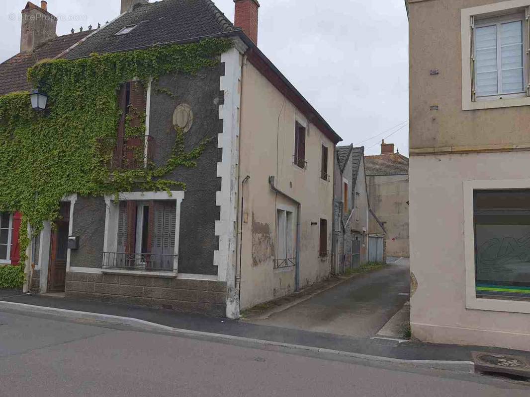 Maison à TOULON-SUR-ARROUX