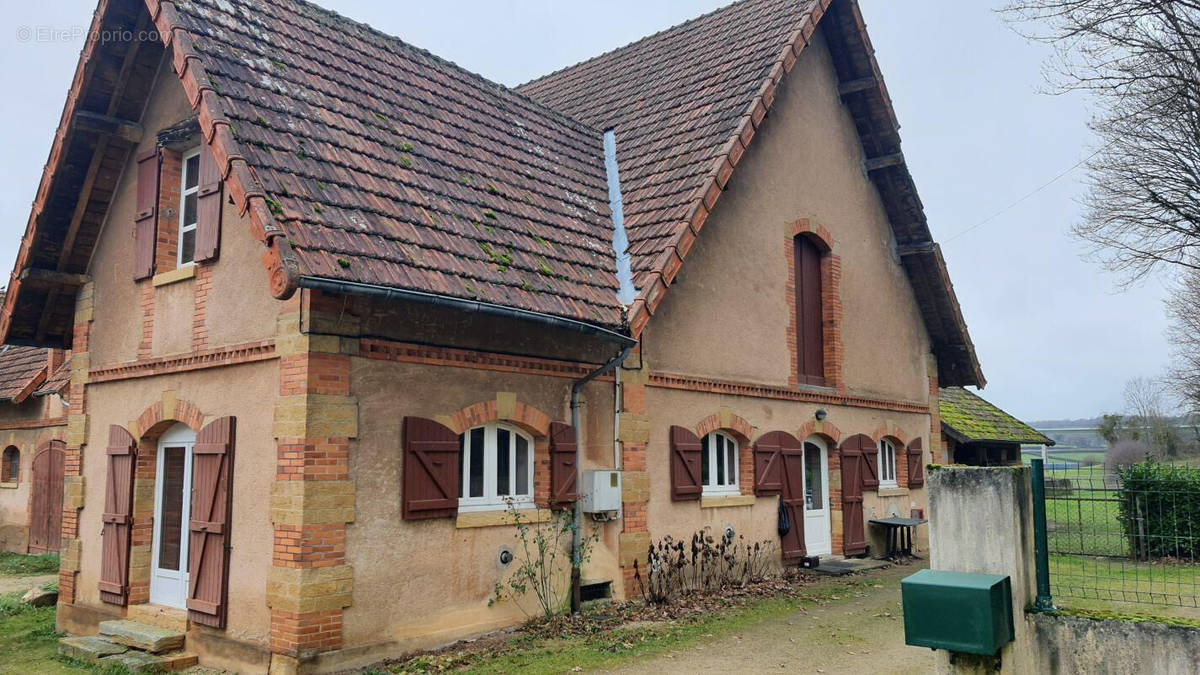 Maison à CHAROLLES