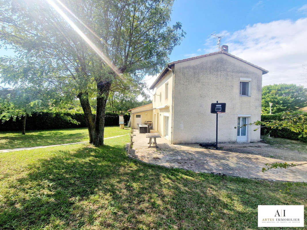 Maison à LES TOURRETTES