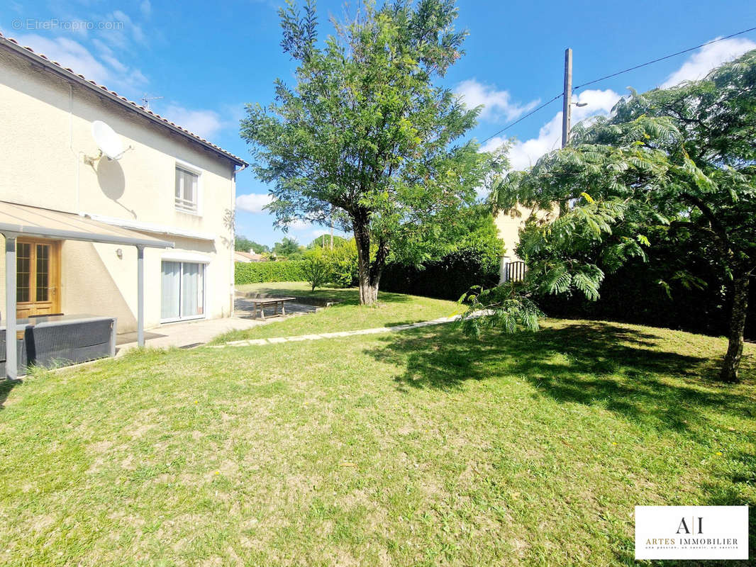 Maison à LES TOURRETTES