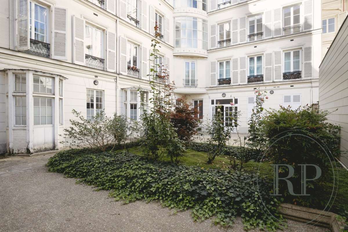 Appartement à PARIS-7E