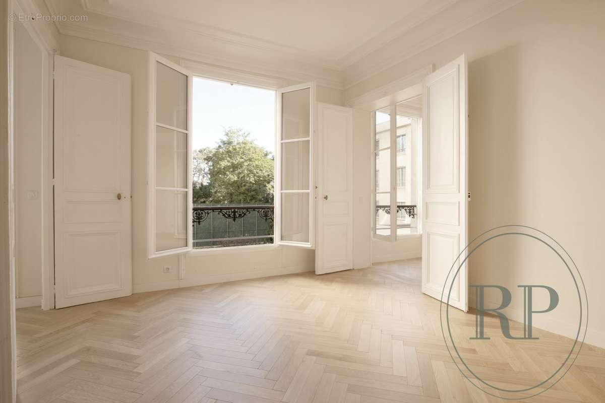 Appartement à PARIS-7E