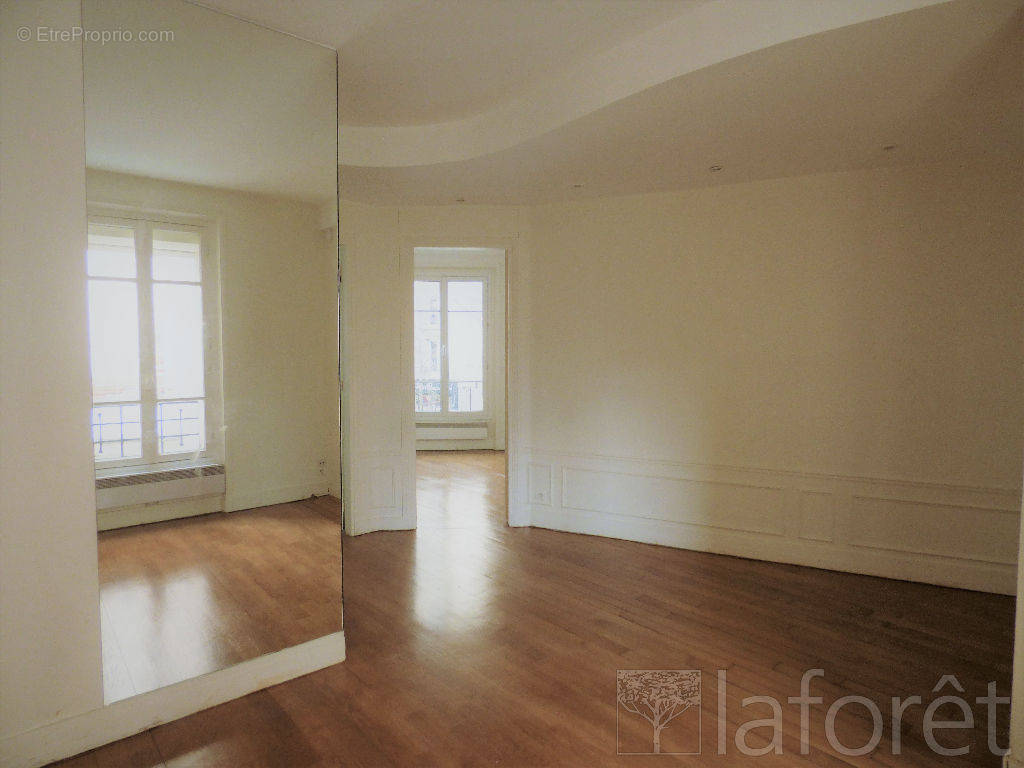 Appartement à PARIS-14E