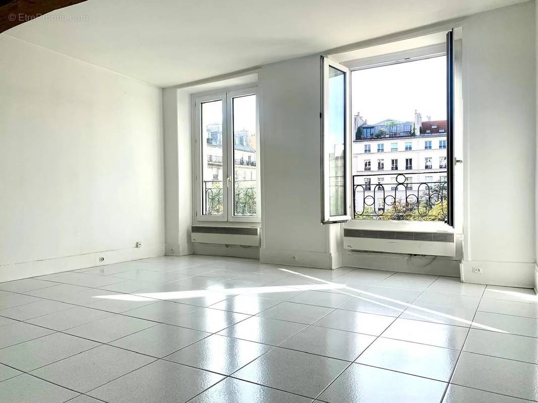 Appartement à PARIS-1E