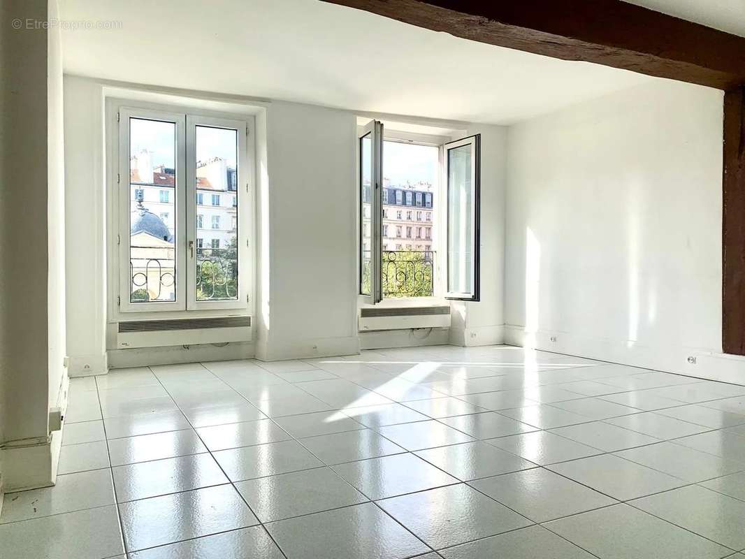 Appartement à PARIS-1E