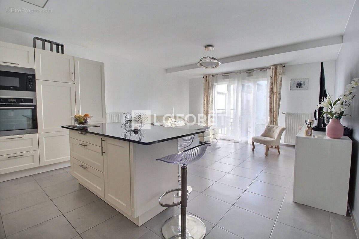 Appartement à LA GARENNE-COLOMBES