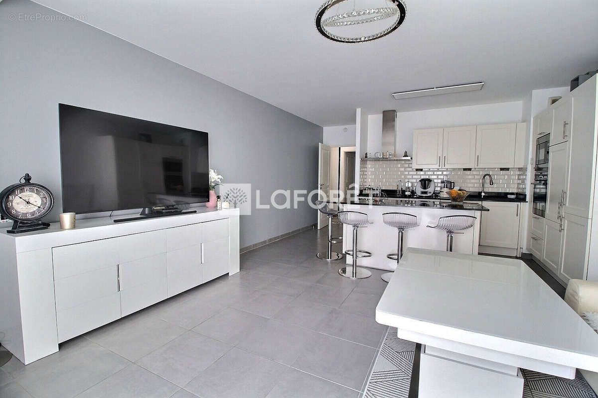 Appartement à LA GARENNE-COLOMBES