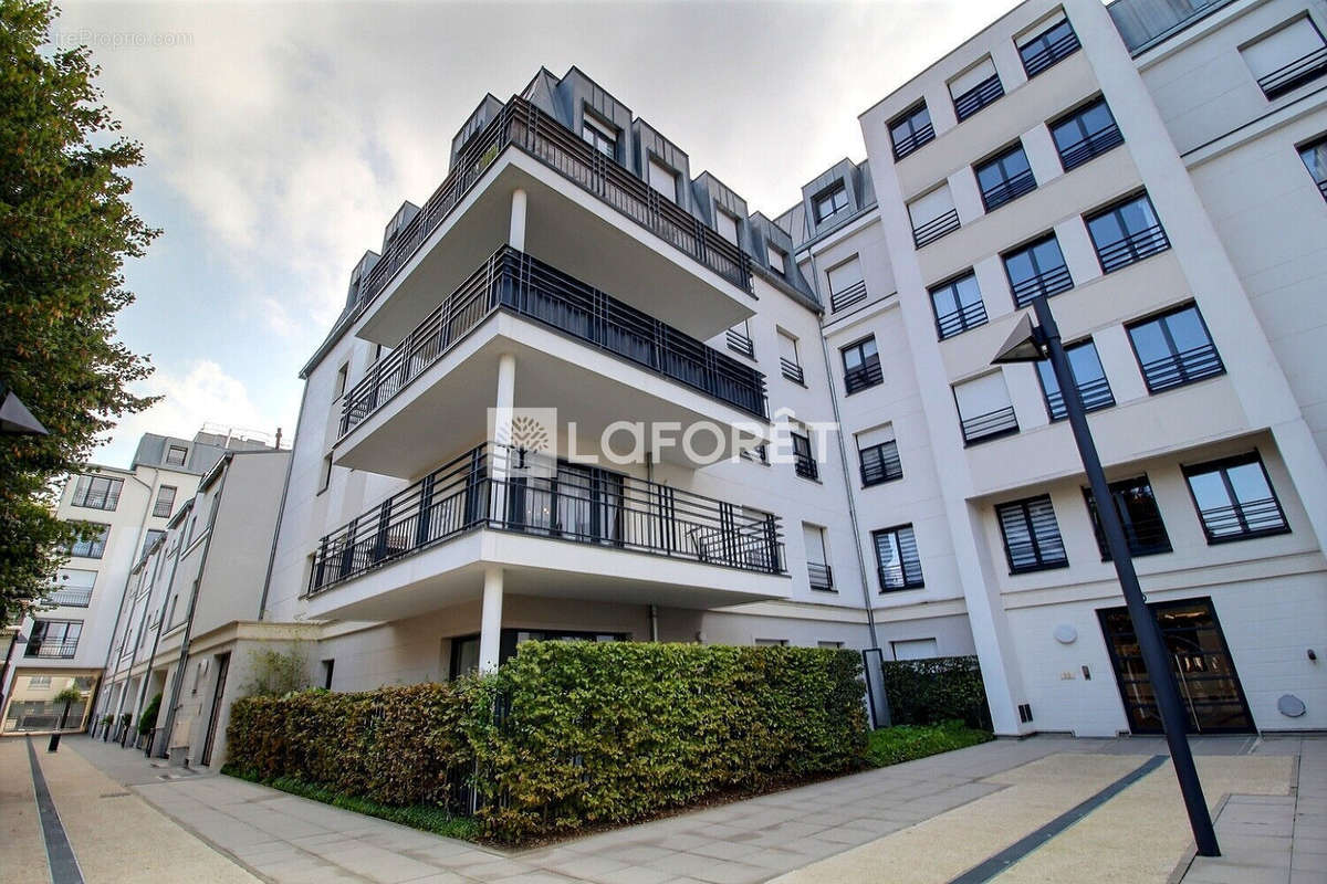 Appartement à LA GARENNE-COLOMBES