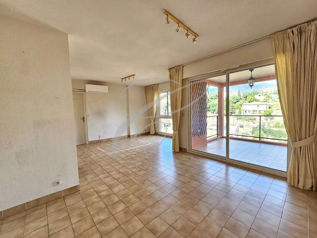 Appartement à ROQUEBRUNE-CAP-MARTIN