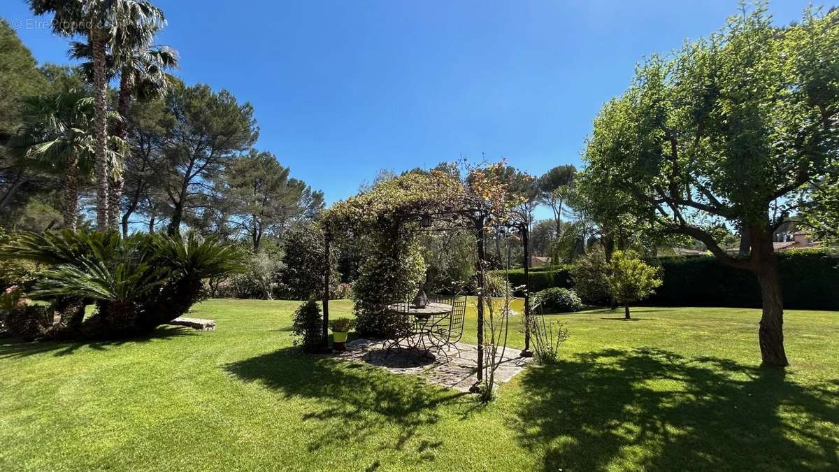 Maison à MOUGINS