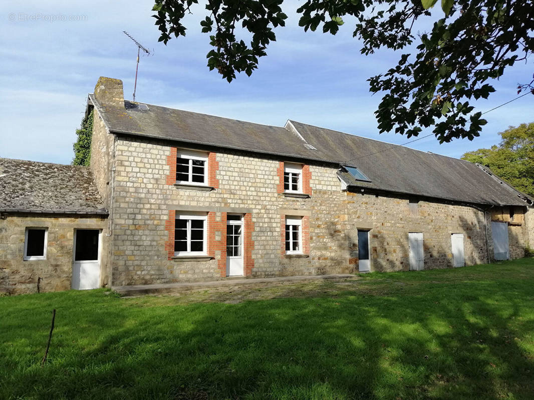 Maison à BARENTON