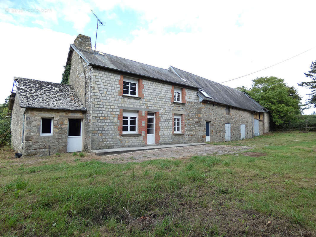 Maison à BARENTON