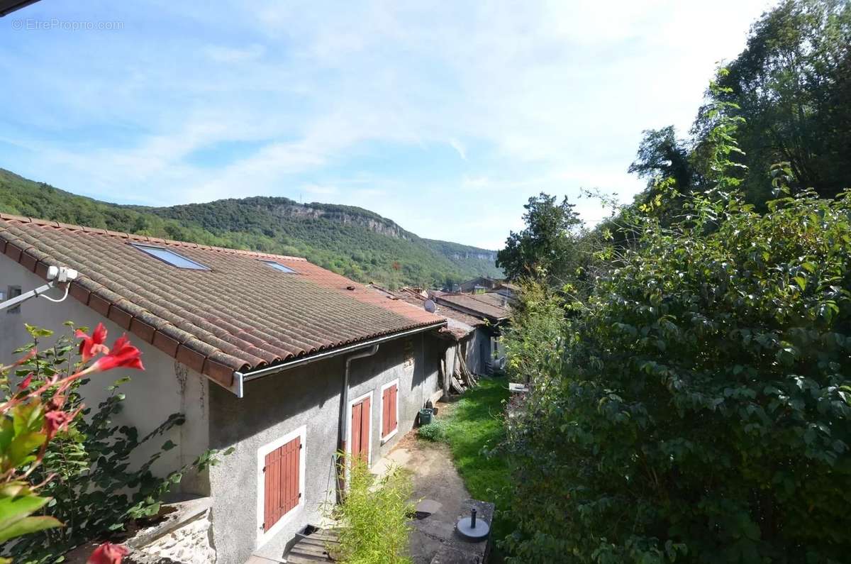 Maison à VAUX-EN-BUGEY