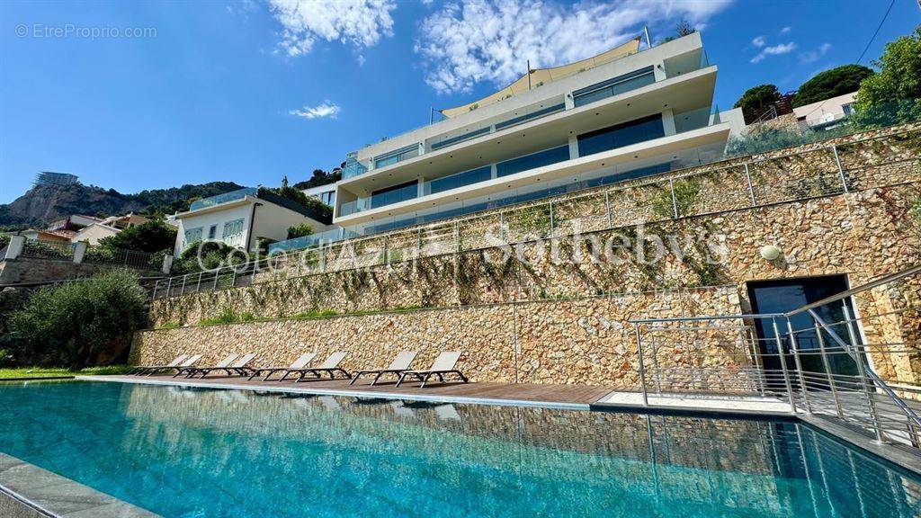 Appartement à ROQUEBRUNE-CAP-MARTIN