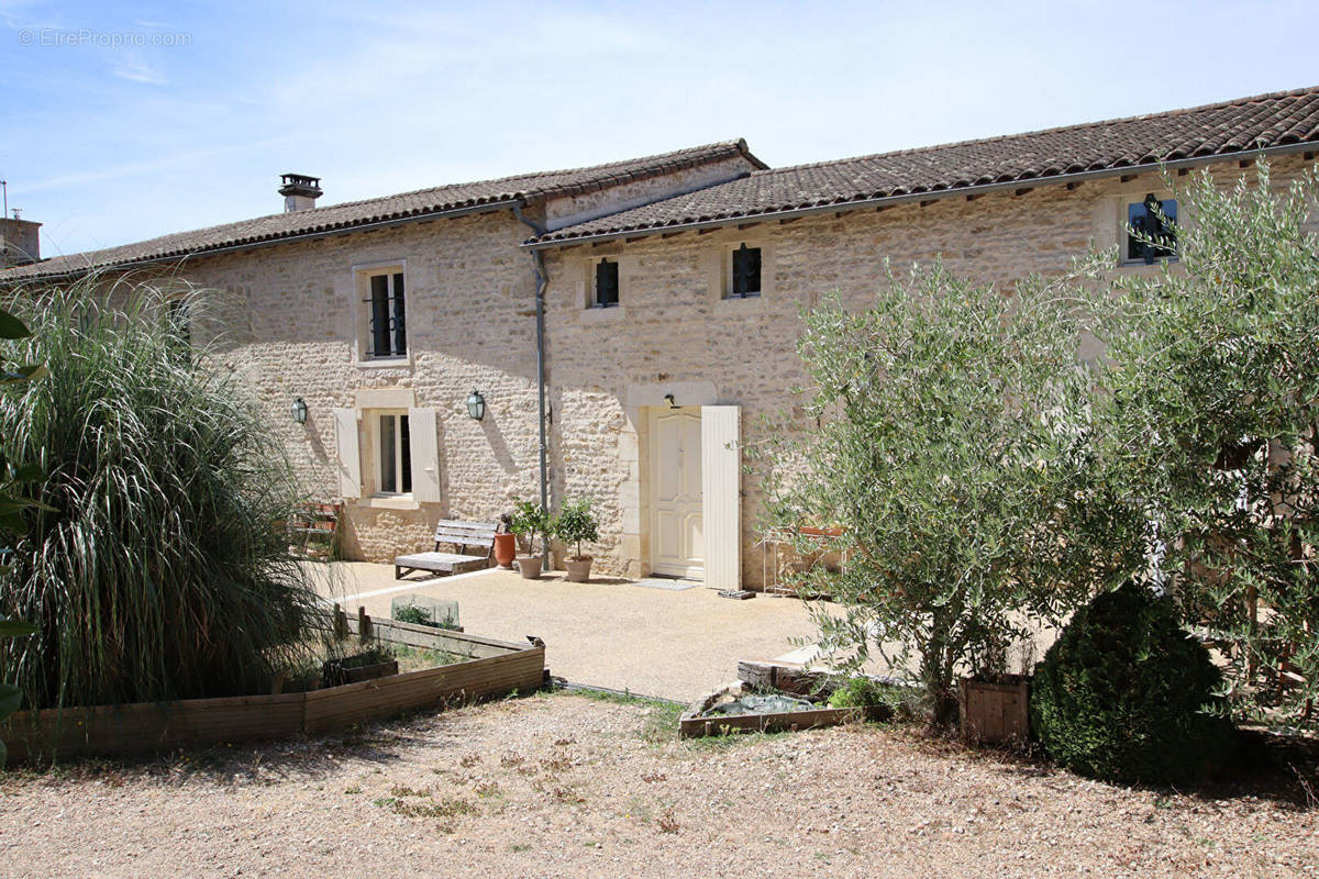 Maison à AZAY-LE-BRULE