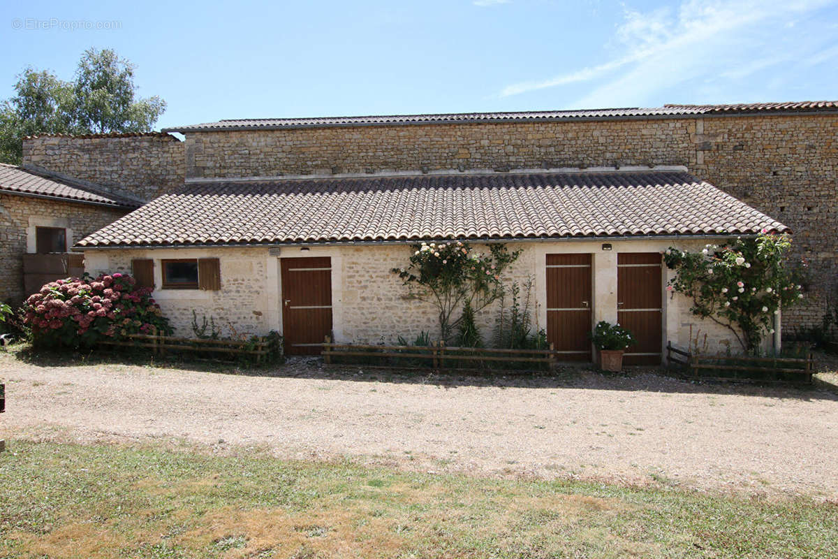 Maison à AZAY-LE-BRULE