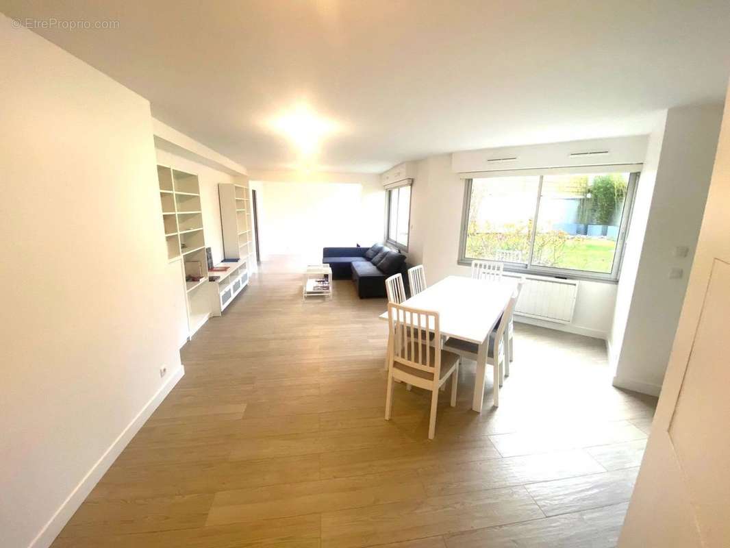 Appartement à COURBEVOIE