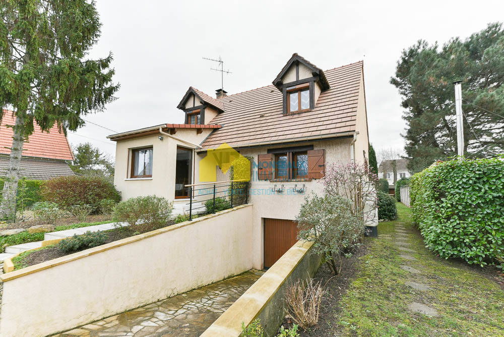 Maison à SAINTE-GENEVIEVE-DES-BOIS