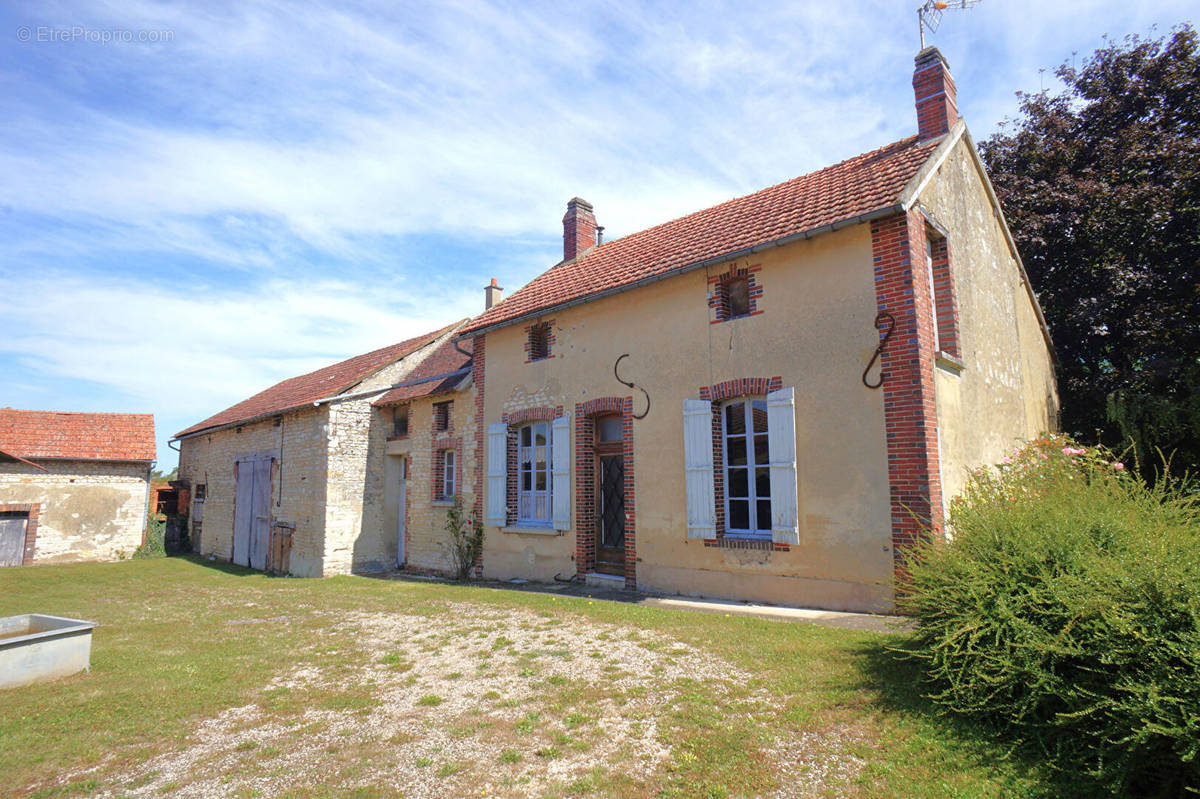 Maison à POILLY-SUR-THOLON