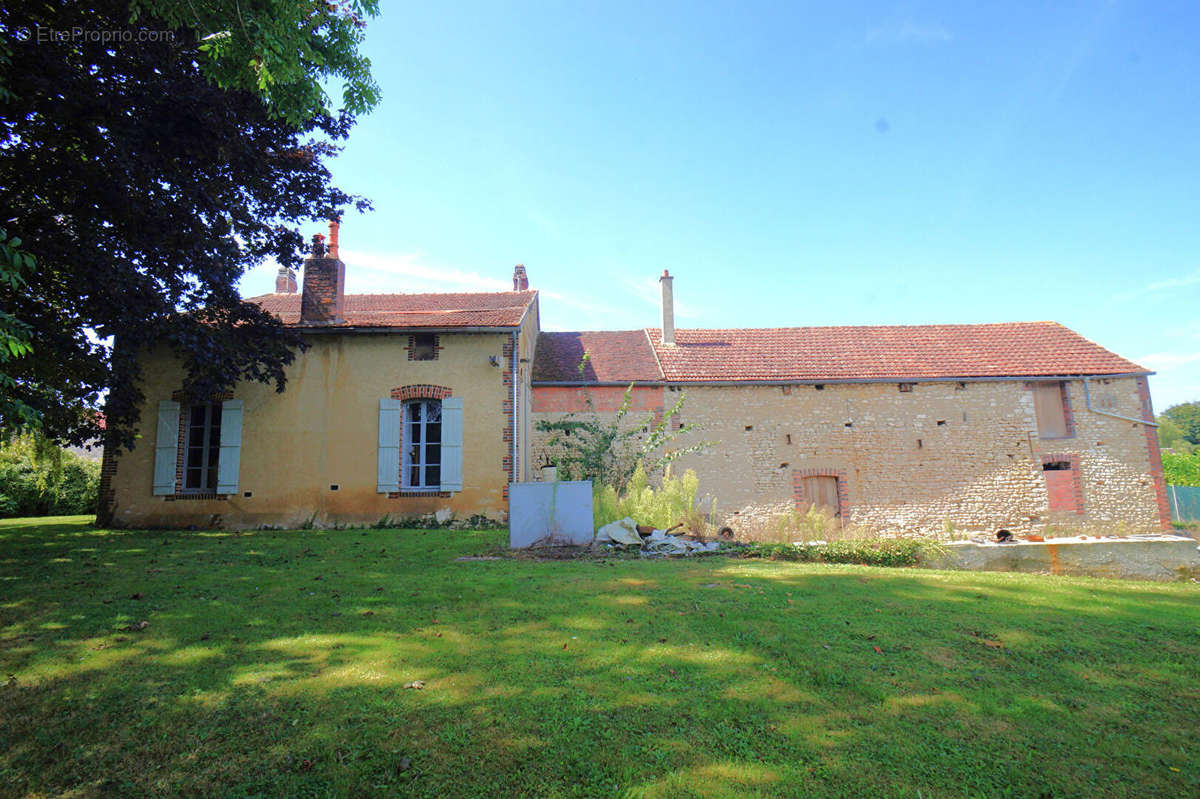 Maison à POILLY-SUR-THOLON