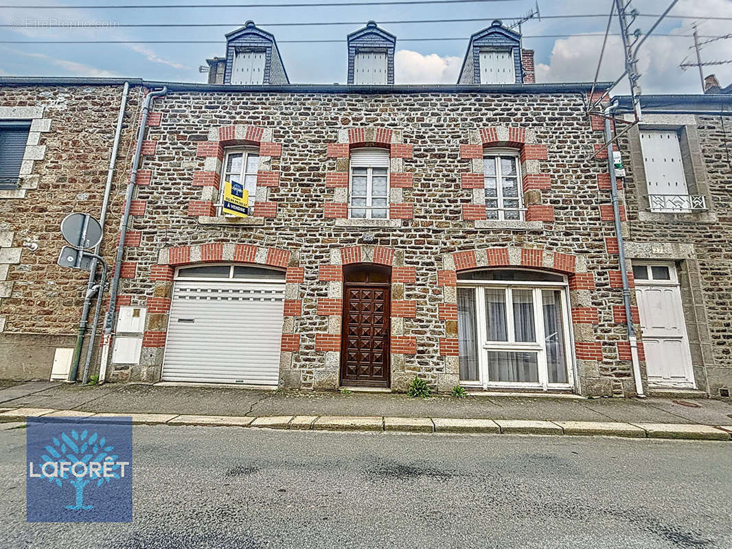 Maison à FOUGERES