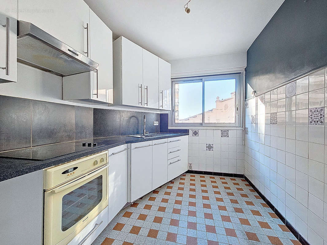 Appartement à MARSEILLE-4E