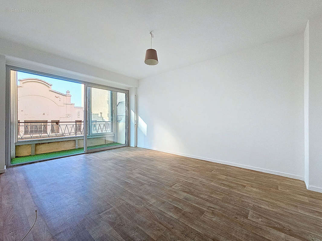 Appartement à MARSEILLE-4E