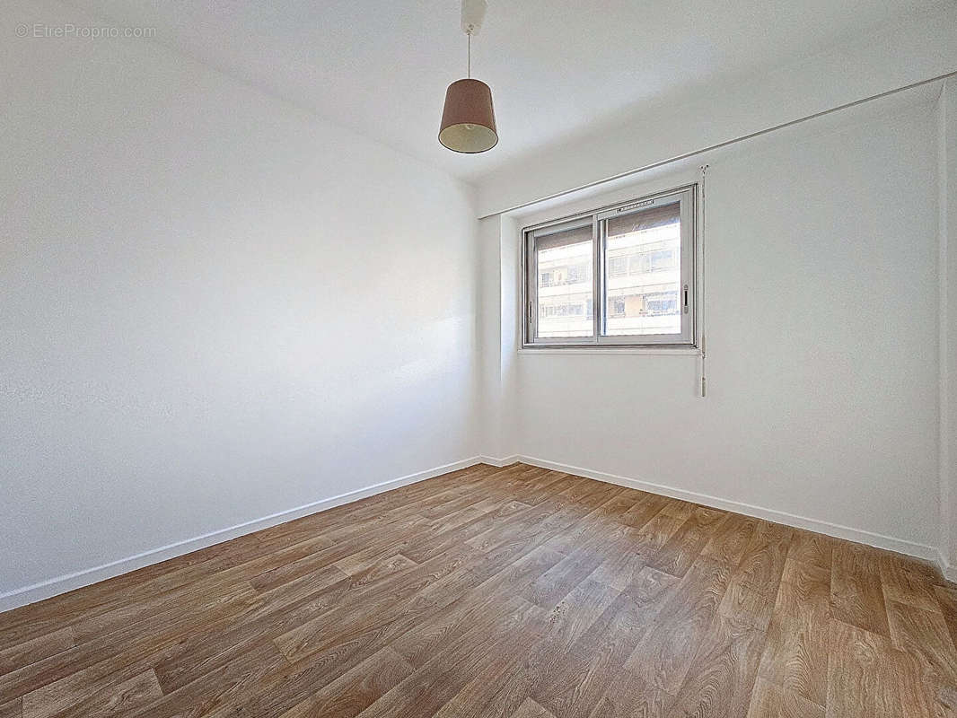 Appartement à MARSEILLE-4E