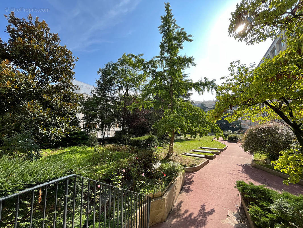 Appartement à SURESNES