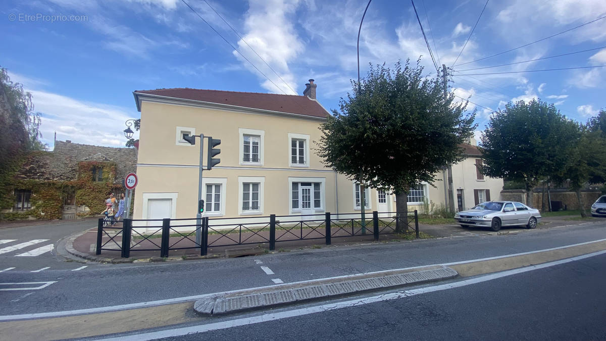 Maison à NEAUPHLE-LE-CHATEAU