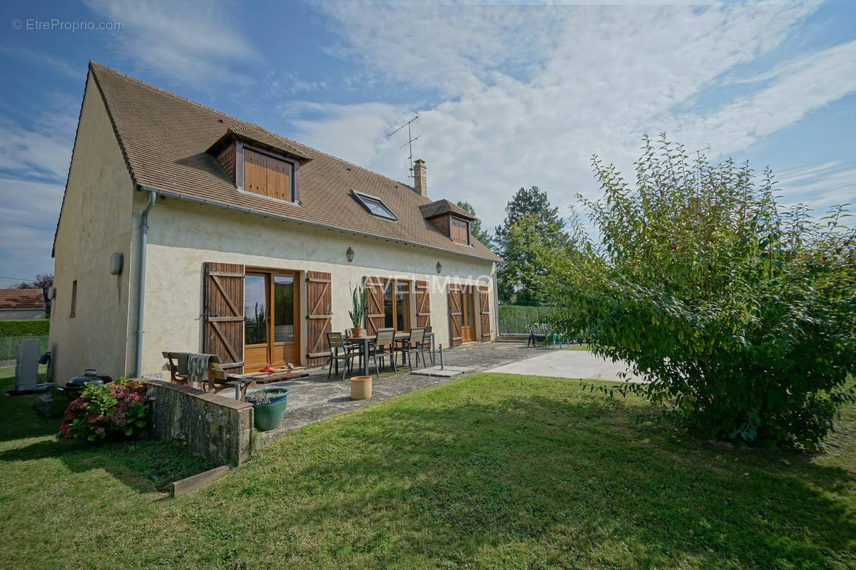 Maison à LA QUEUE-LES-YVELINES