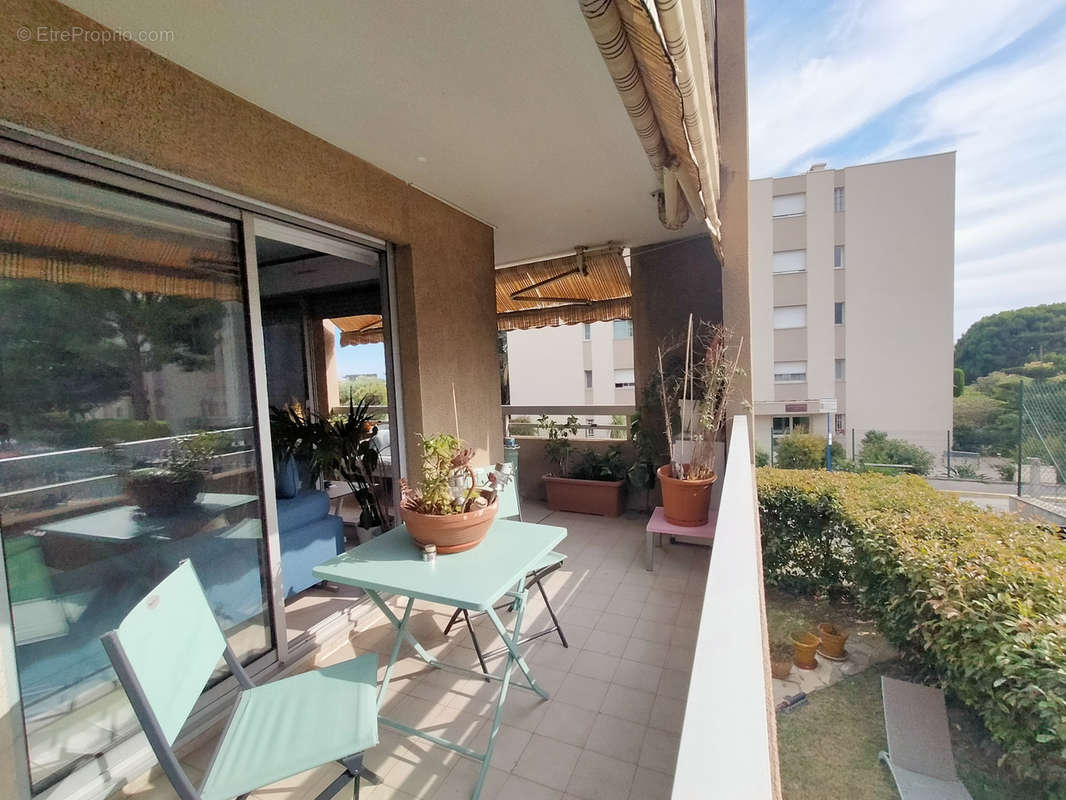 Appartement à SAINT-LAURENT-DU-VAR