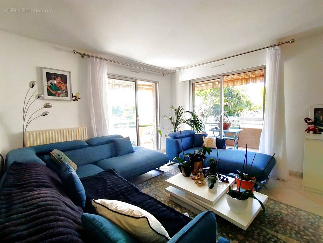 Appartement à SAINT-LAURENT-DU-VAR