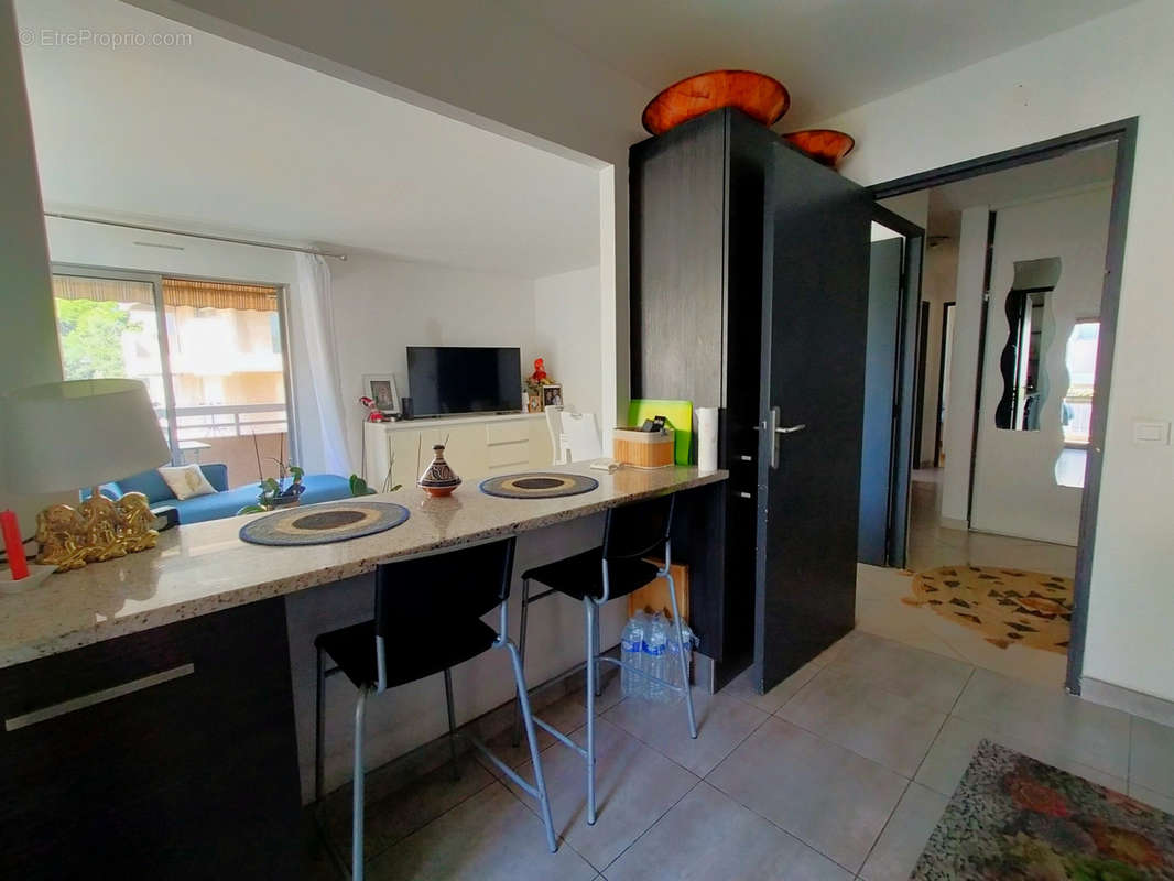 Appartement à SAINT-LAURENT-DU-VAR